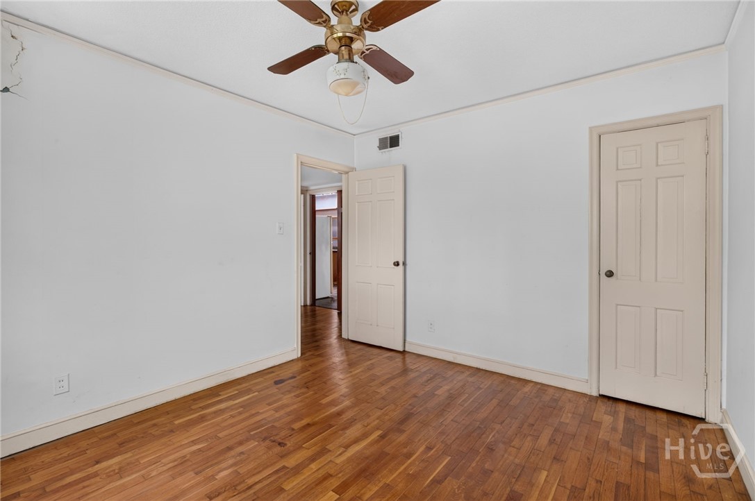 511 E 53rd Street Property Photo 31