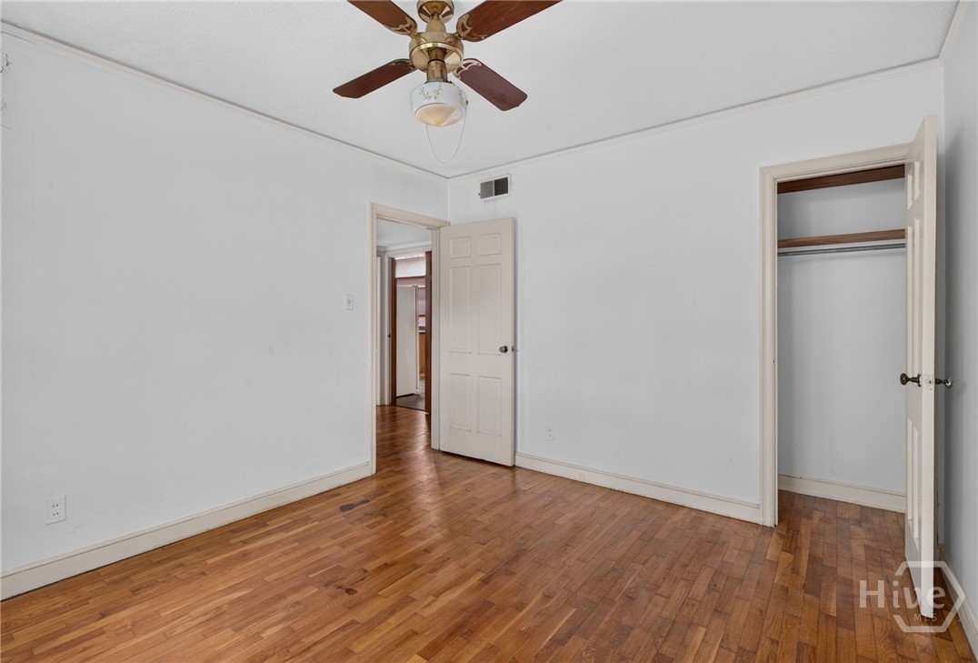 511 E 53rd Street Property Photo 32