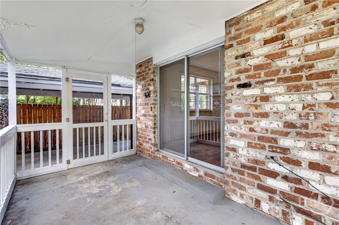 511 E 53rd Street Property Photo 41