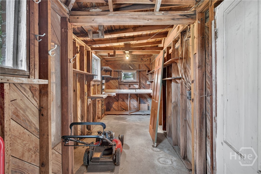 511 E 53rd Street Property Photo 45