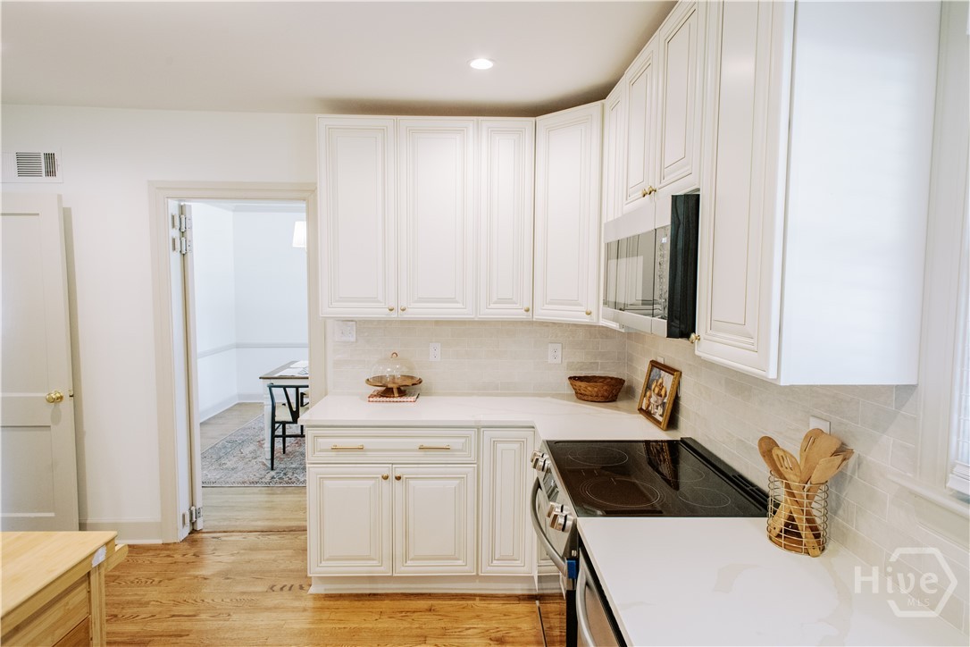 33 E 63rd Street Property Photo 11