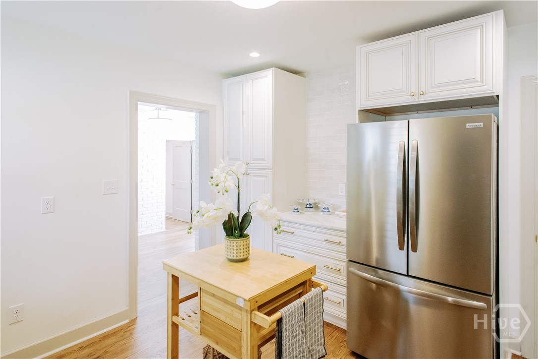 33 E 63rd Street Property Photo 14