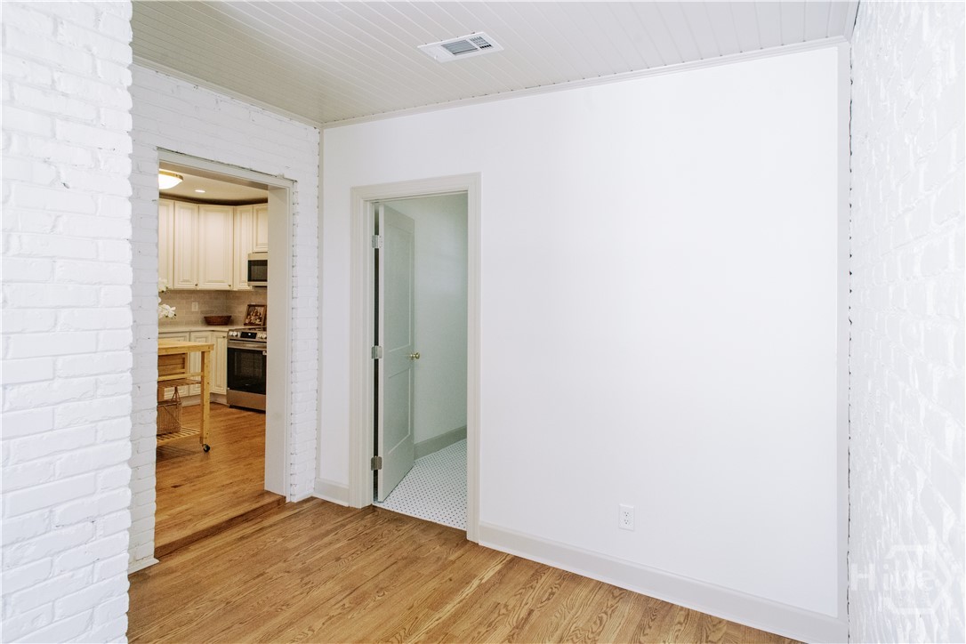 33 E 63rd Street Property Photo 16