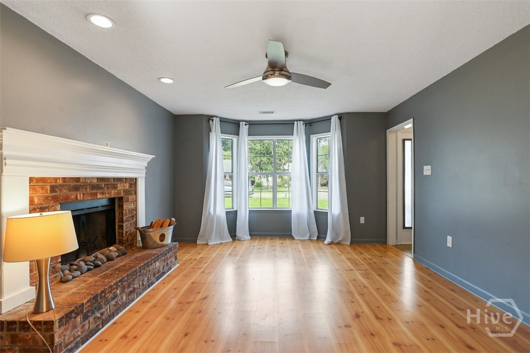 400 Greenwich Drive Property Photo 6