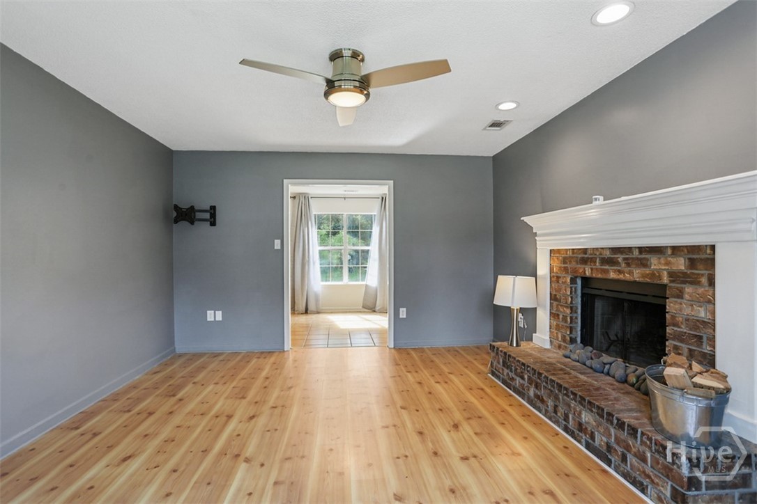 400 Greenwich Drive Property Photo 8