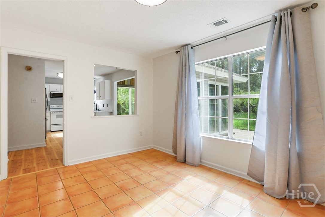 400 Greenwich Drive Property Photo 9
