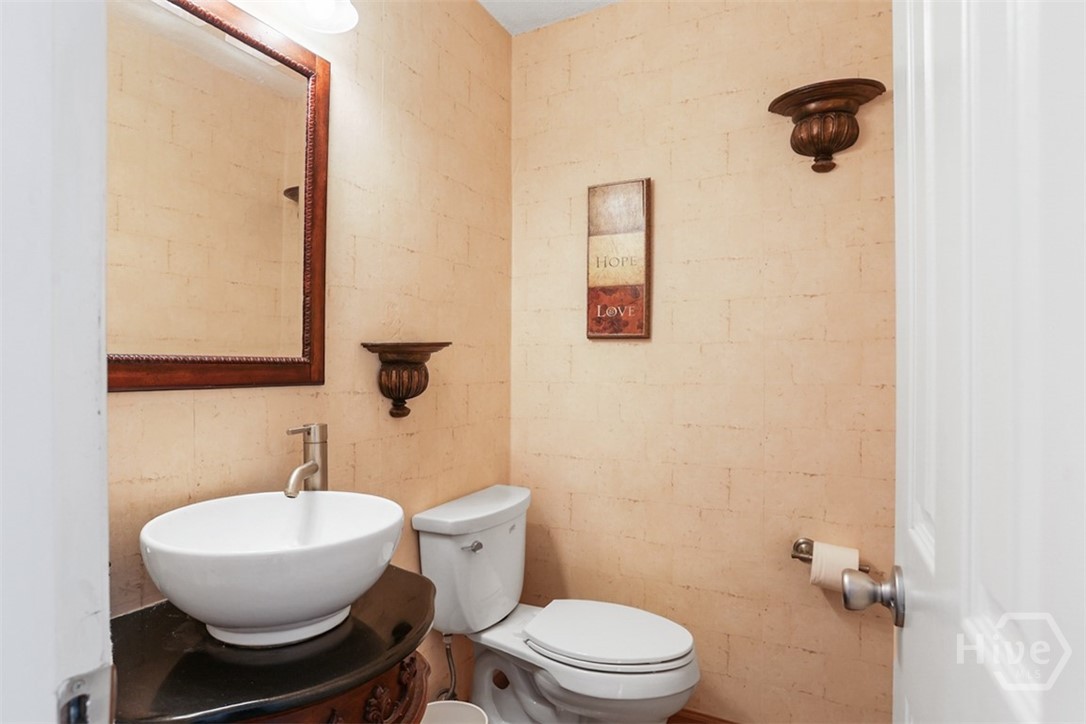 400 Greenwich Drive Property Photo 19
