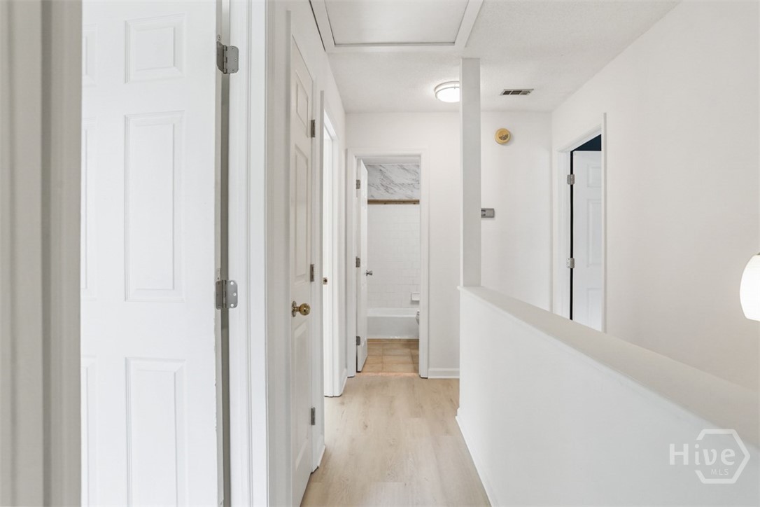400 Greenwich Drive Property Photo 22