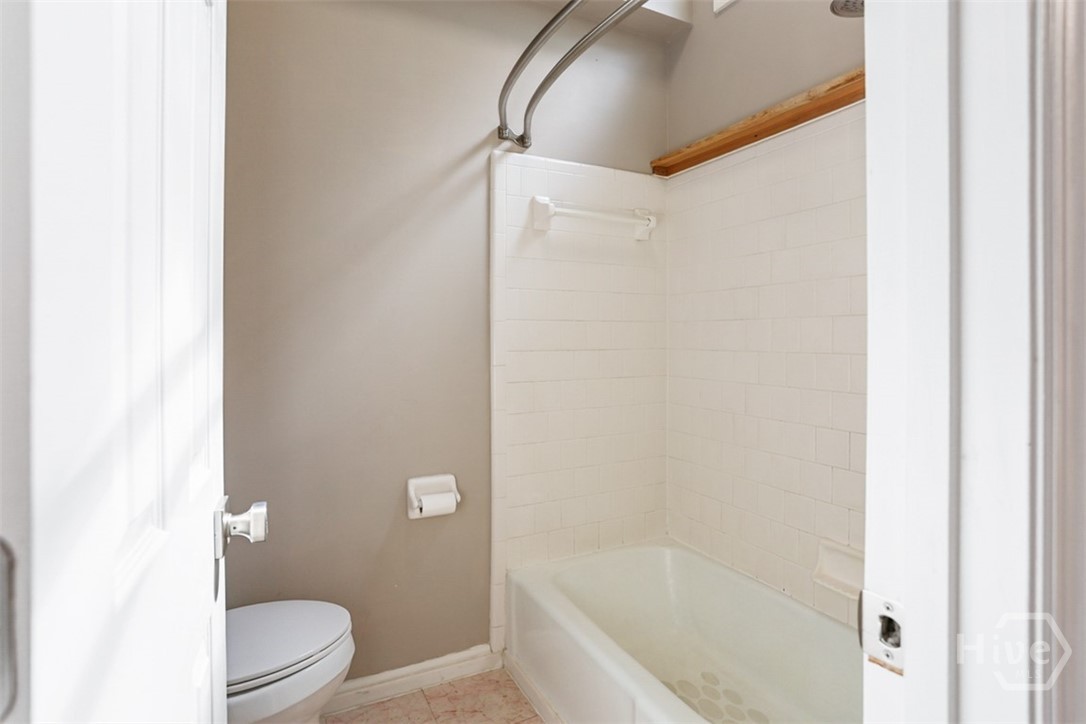 400 Greenwich Drive Property Photo 23