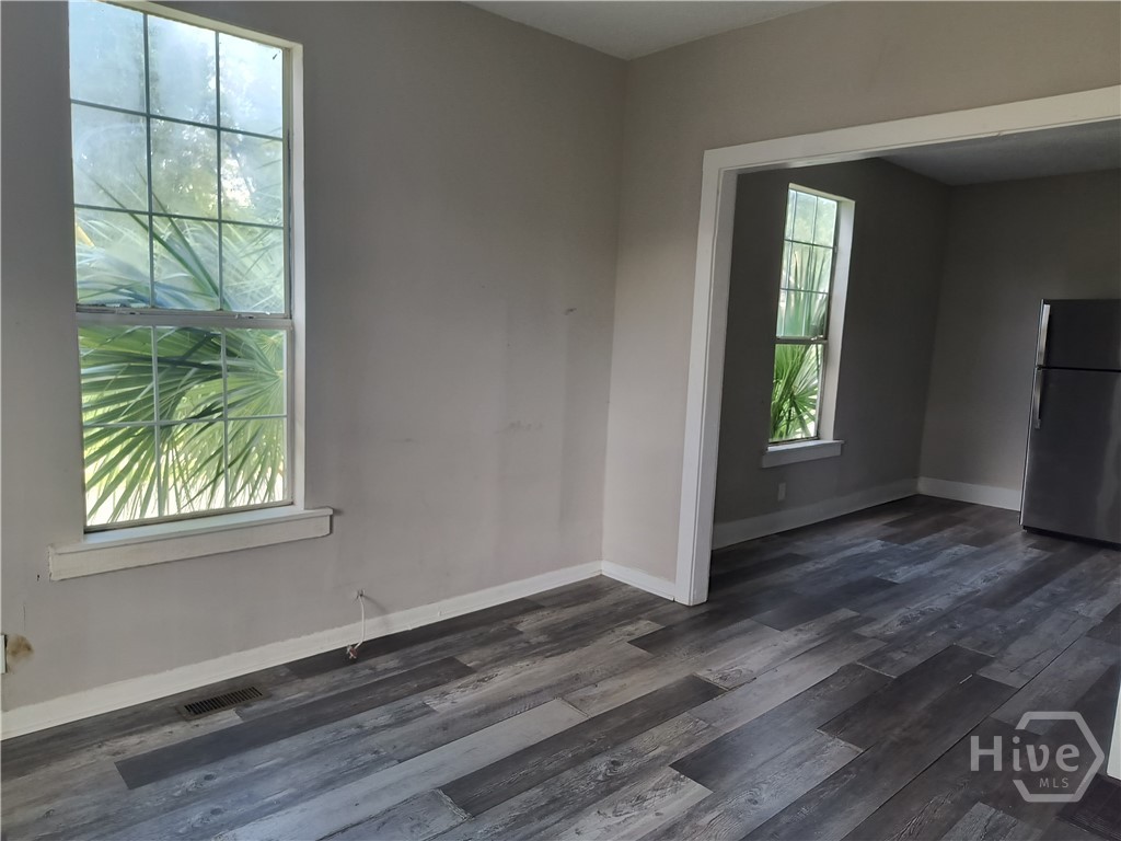 660 W 42 Street Property Photo 2