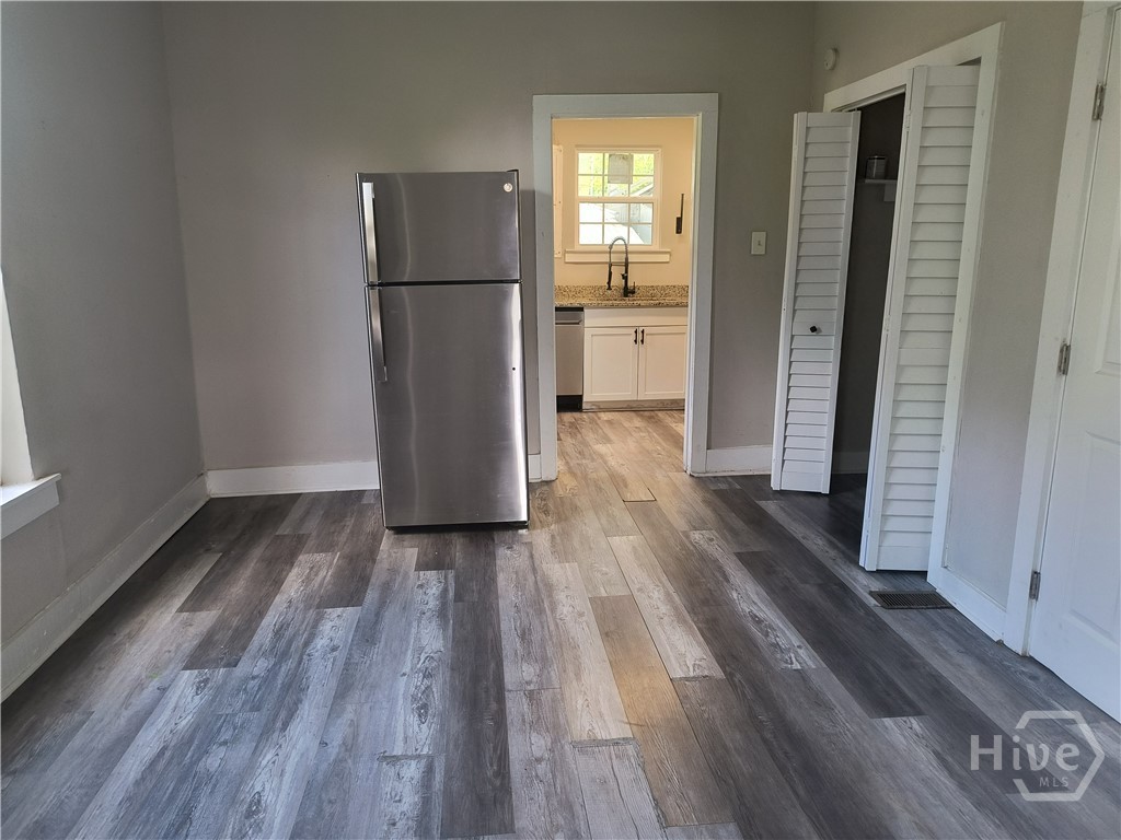 660 W 42 Street Property Photo 6