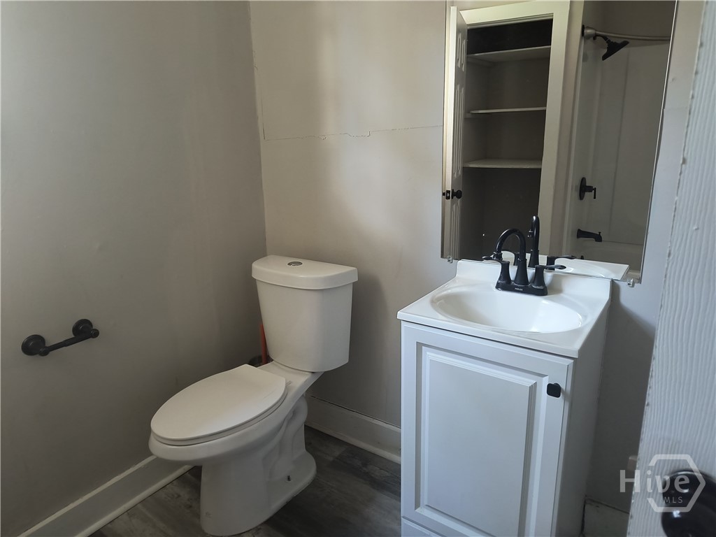 660 W 42 Street Property Photo 11