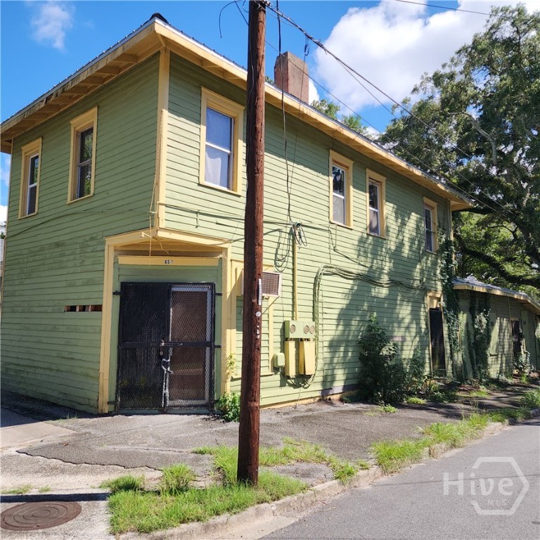 651 W 41st Street W Property Photo 1