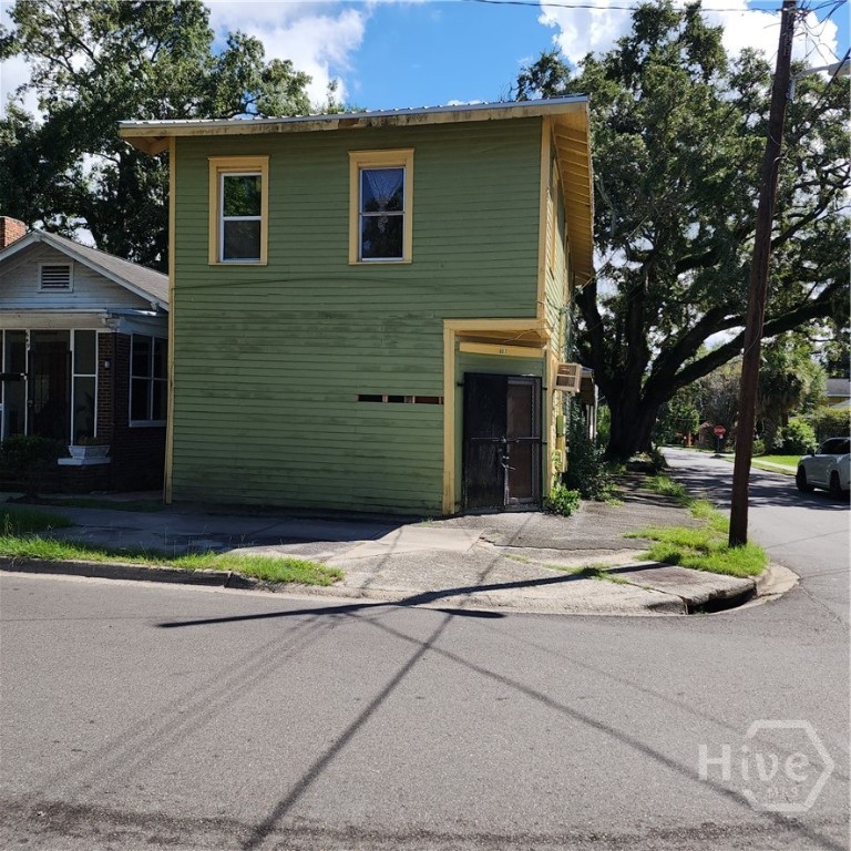 651 W 41st Street W Property Photo 2