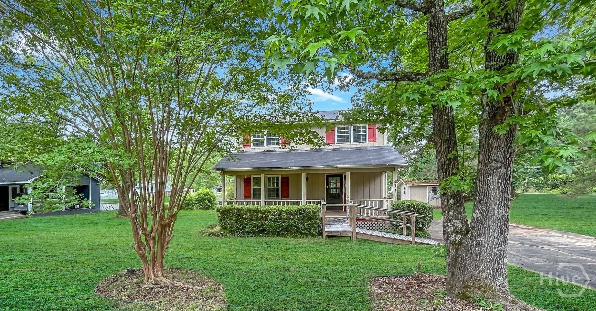 411 Edgewater Circle Property Photo 4