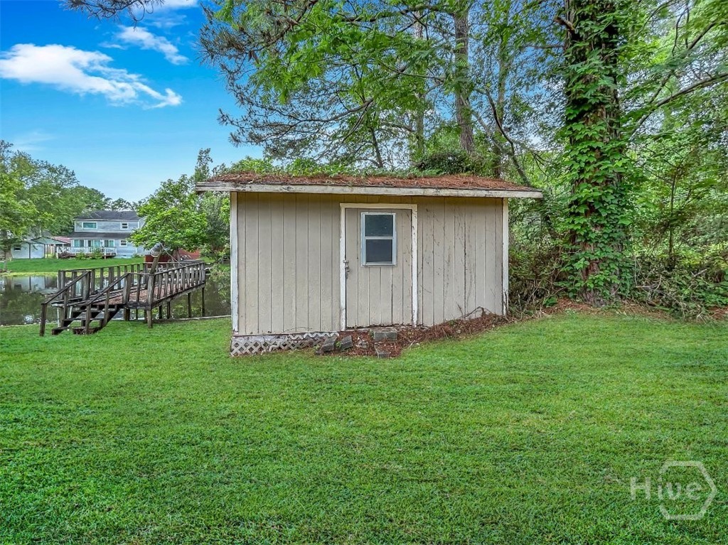 411 Edgewater Circle Property Photo 7