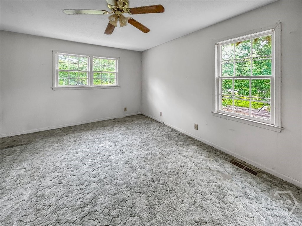 411 Edgewater Circle Property Photo 29