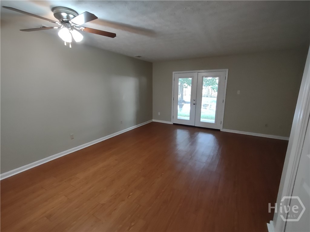 282 Greenwich Drive 12 Property Photo 4