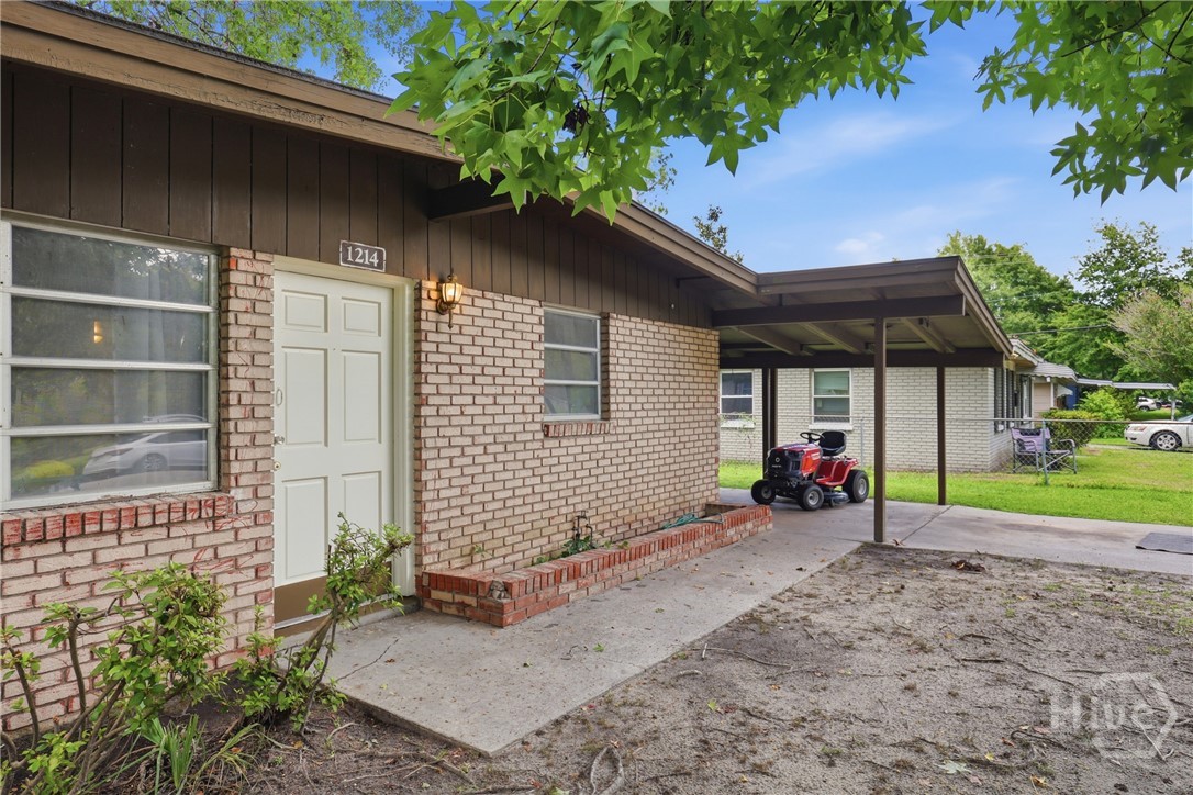 1214 E 60th Street Property Photo 4
