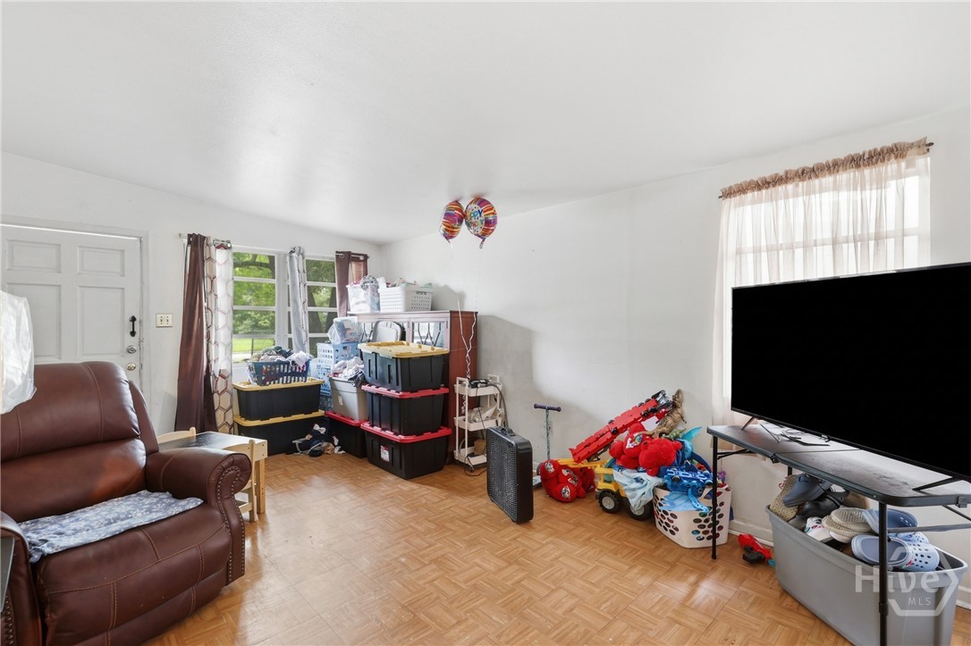 1214 E 60th Street Property Photo 10