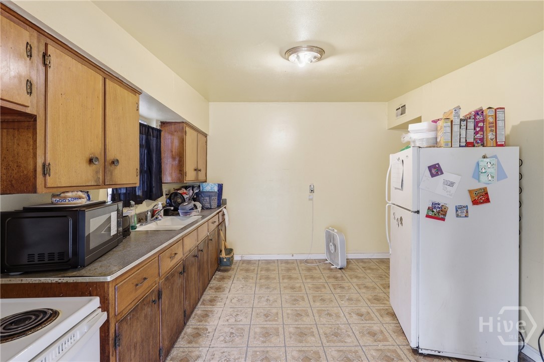 1214 E 60th Street Property Photo 11
