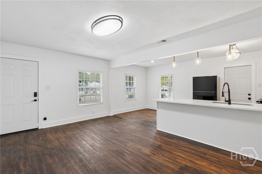 1213-1215 E 55th Street Property Photo 8