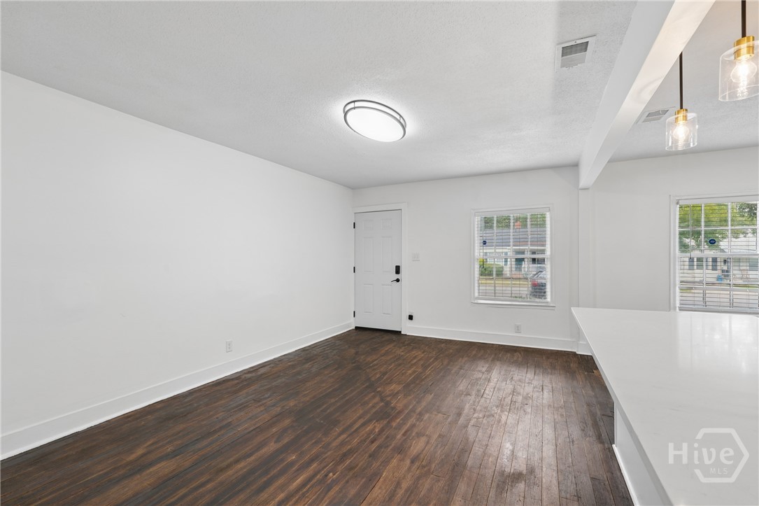 1213-1215 E 55th Street Property Photo 9