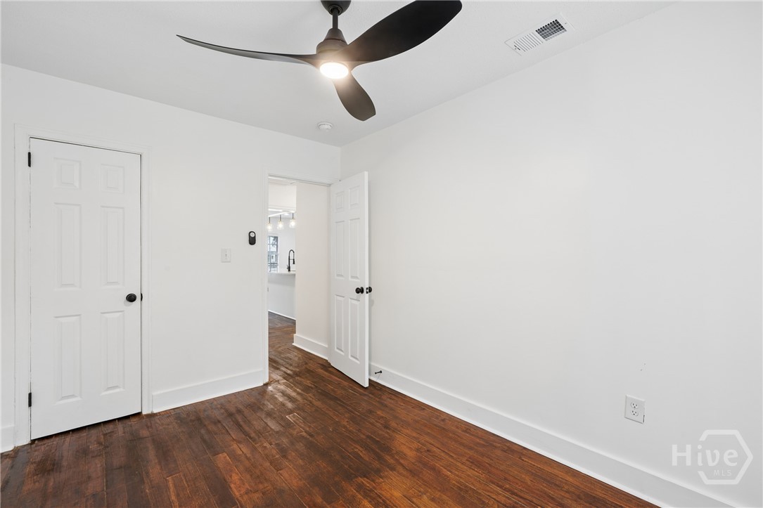 1213-1215 E 55th Street Property Photo 17