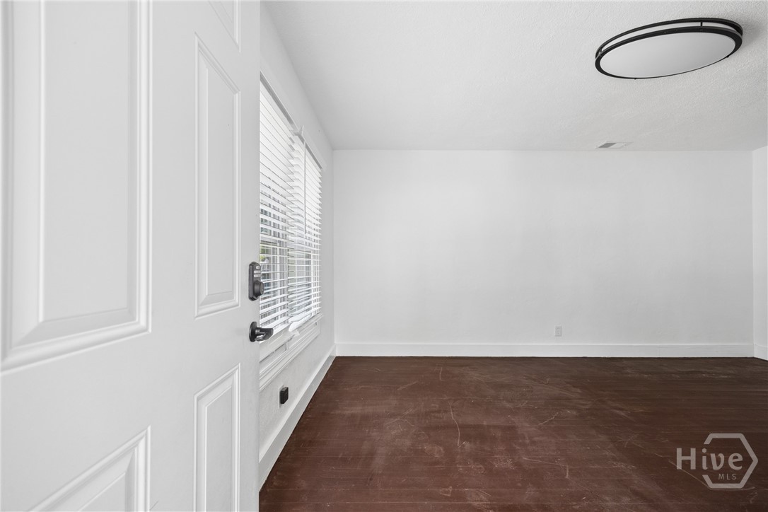 1213-1215 E 55th Street Property Photo 18