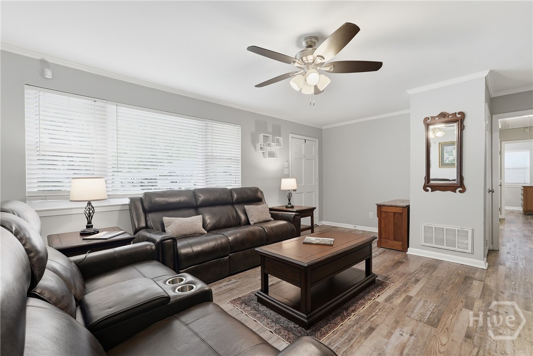 32 Silverstone Circle Property Photo 8