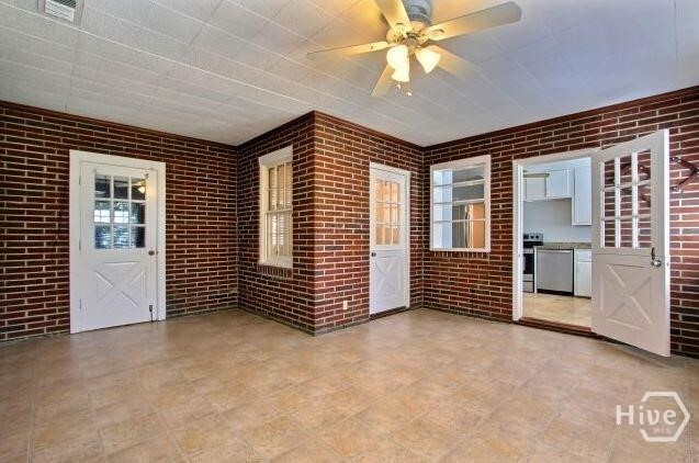 21 Columbus Drive Property Photo 11
