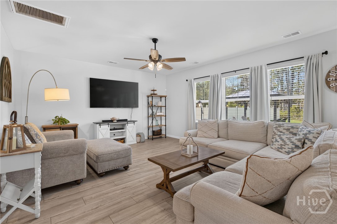 219 Lillian Street Property Photo 4