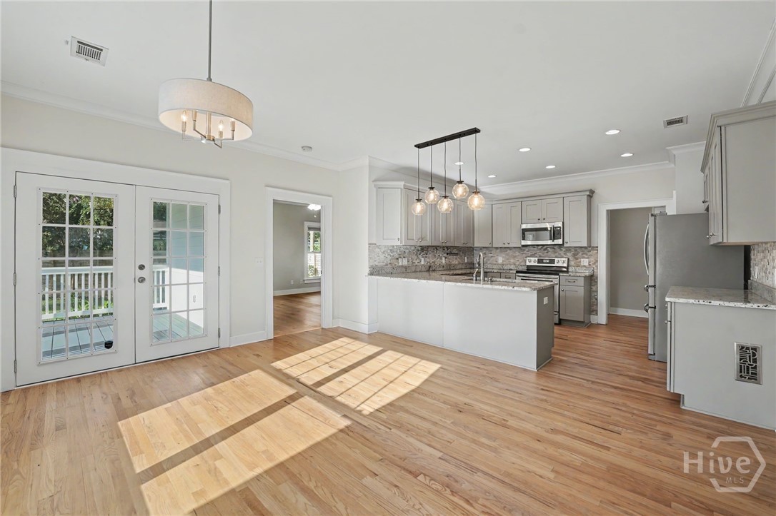 415 E 58th Street Property Photo 15