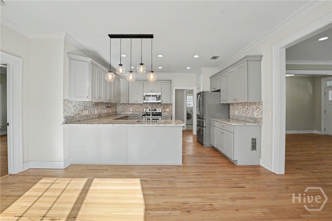 415 E 58th Street Property Photo 16