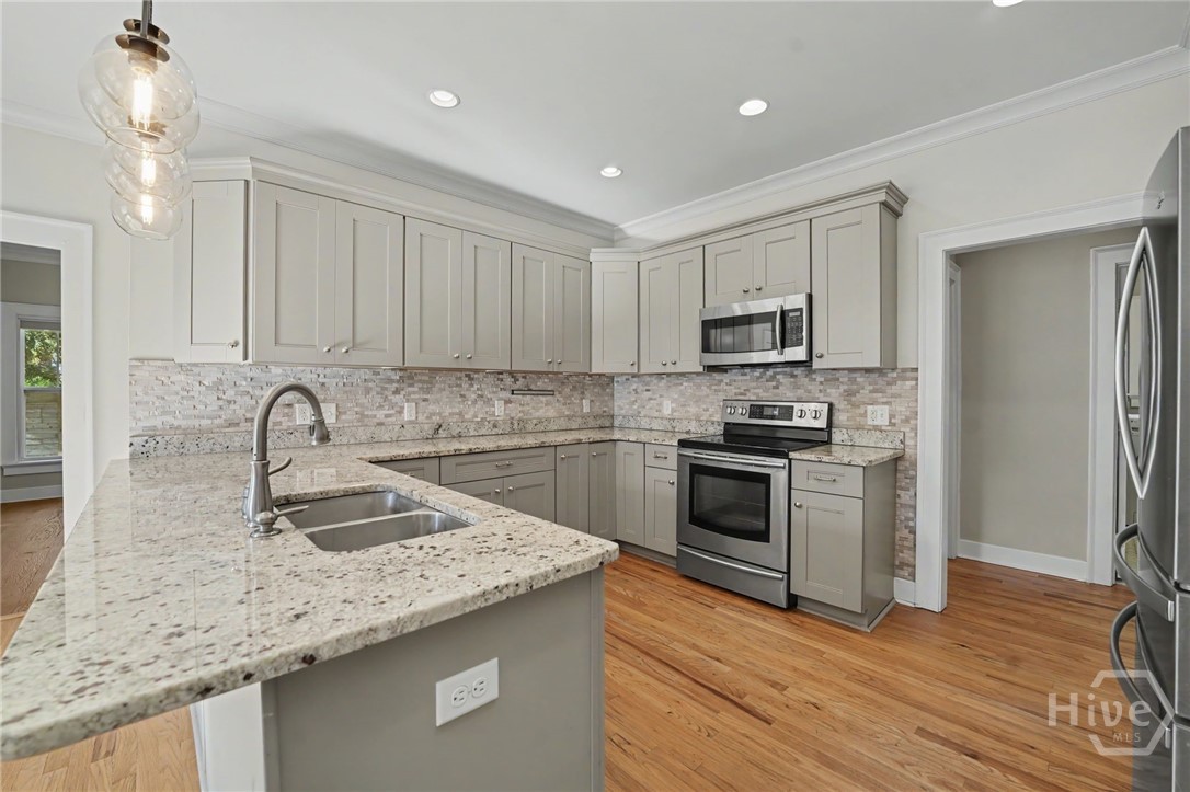 415 E 58th Street Property Photo 18