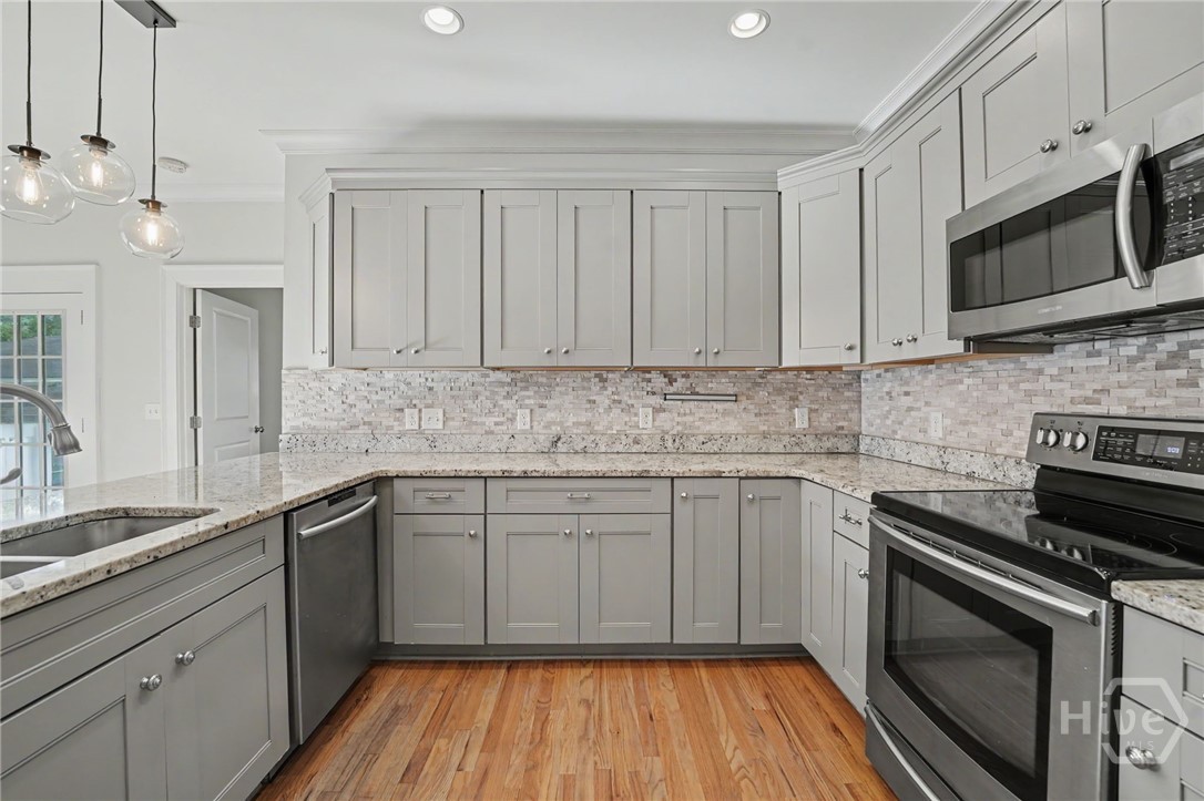 415 E 58th Street Property Photo 20