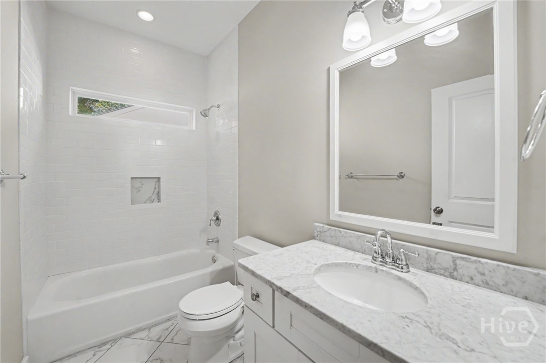 415 E 58th Street Property Photo 35