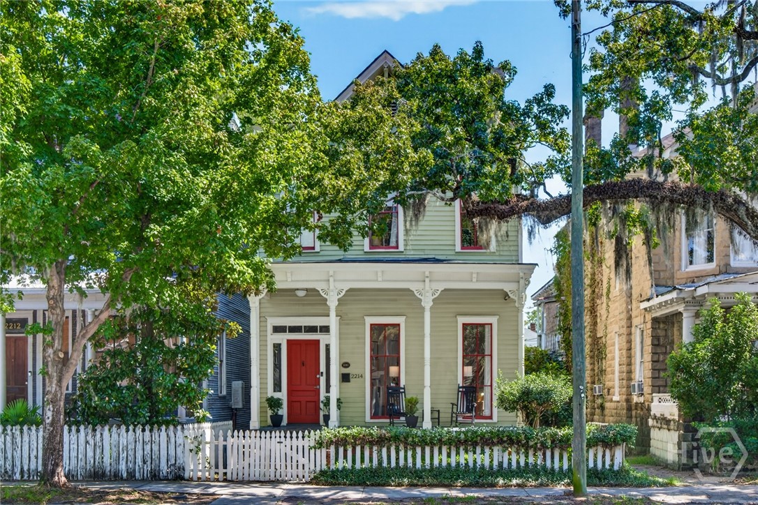 2214 Barnard Street Property Photo 2