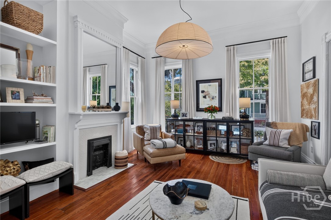 2214 Barnard Street Property Photo 10