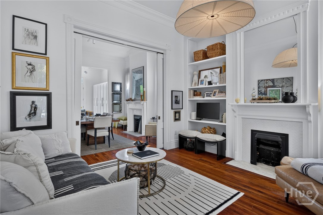 2214 Barnard Street Property Photo 13