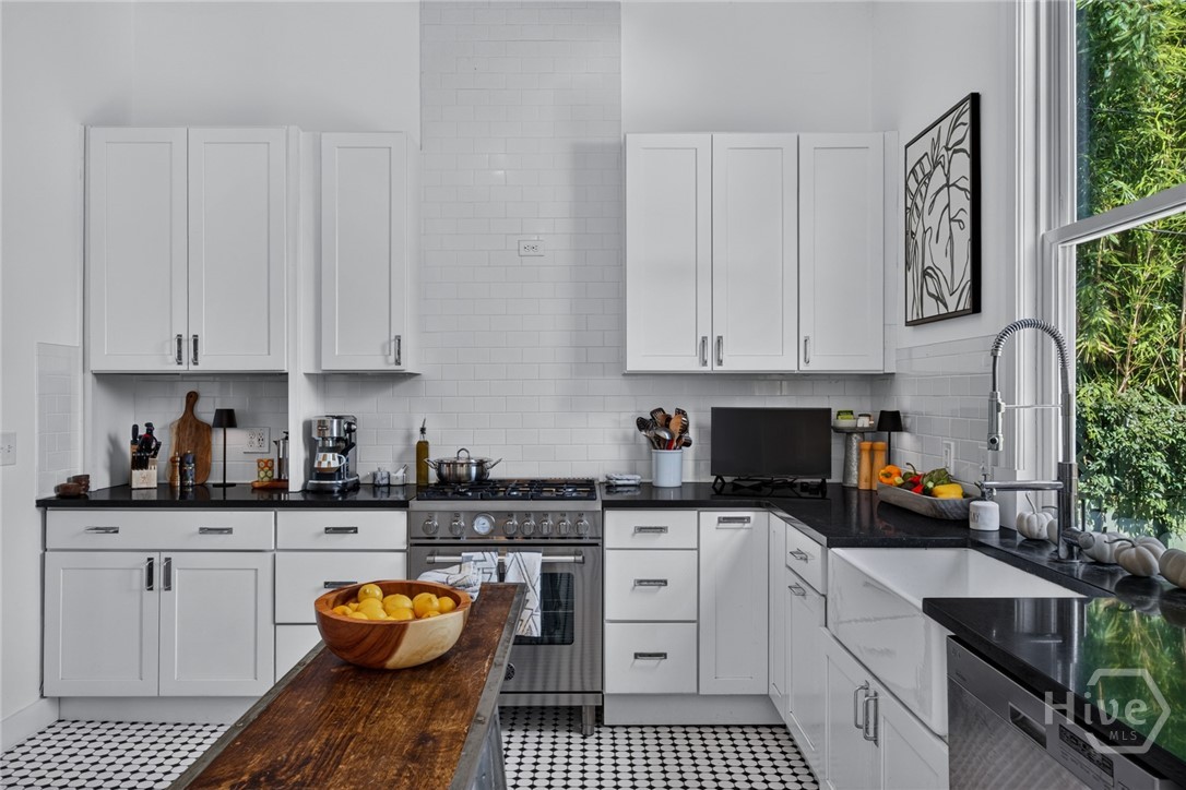 2214 Barnard Street Property Photo 29