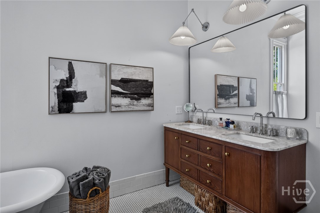 2214 Barnard Street Property Photo 40