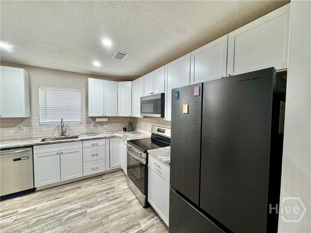 271 Thomas Circle Property Photo 2