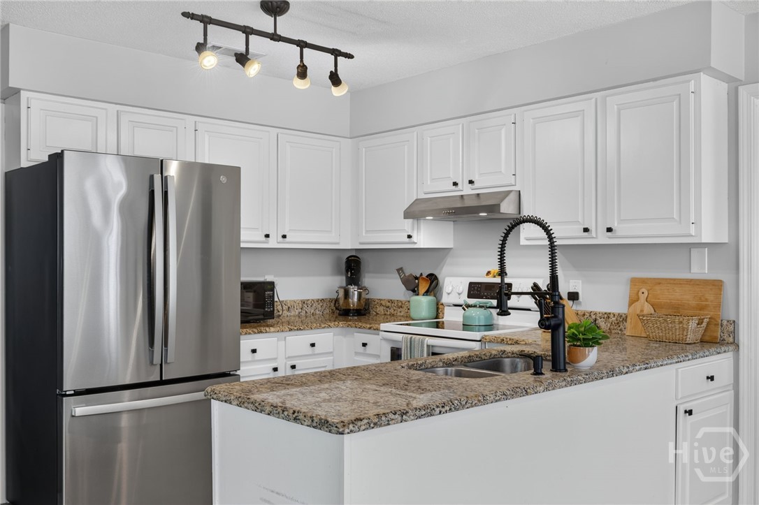 27 River Bluff Drive Property Photo 14