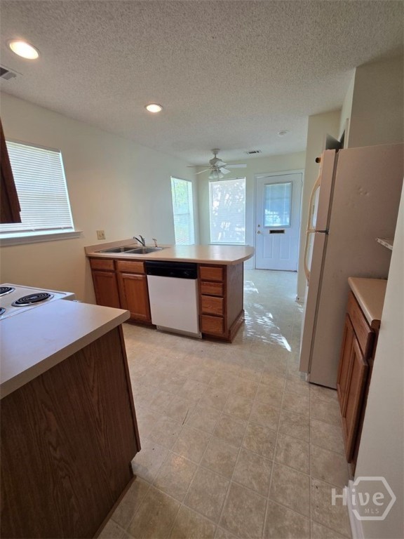 9830 Whitfield Property Photo 2