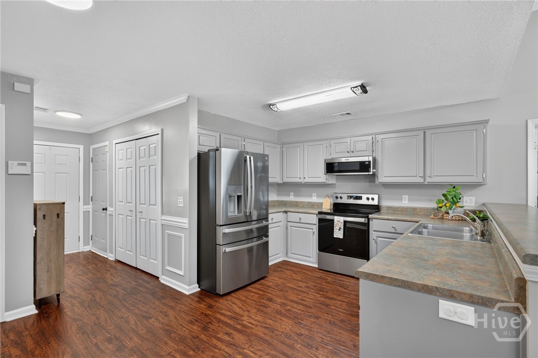 123 Wimbledon Drive Property Photo 6