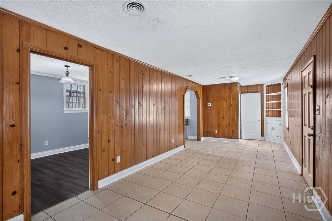 1010 E Victory Drive F Property Photo 5