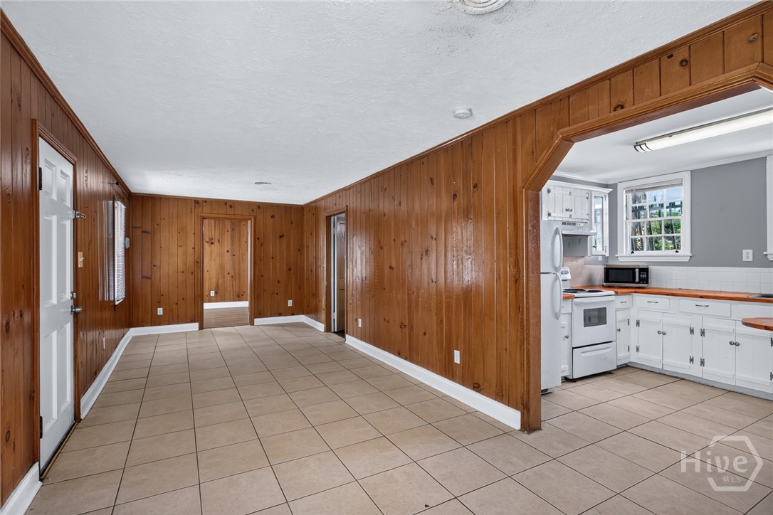 1010 E Victory Drive F Property Photo 6