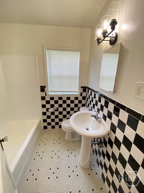 2206 E 41st Street Property Photo 11