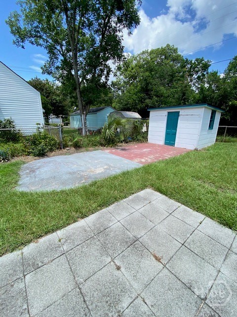 2206 E 41st Street Property Photo 16